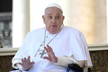 Lekarz papieża nagle wypalił. "Myśleliśmy, że nie dożyje rana"