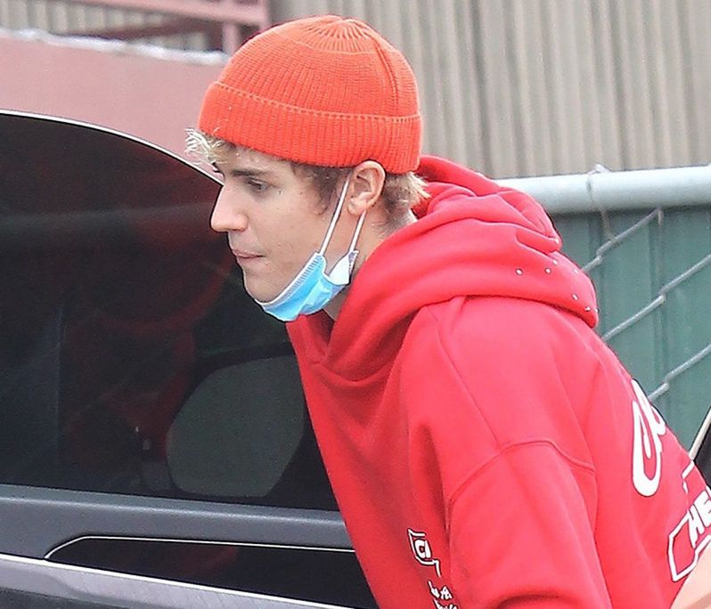 Justin Bieber i Hailey Bieber zastawiają miejsce dla niepełnosrpawnych