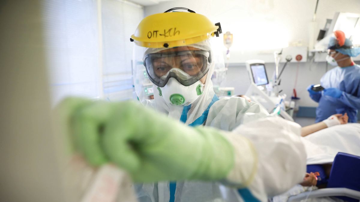 Koronawirus niebezpiecznie się rozpędza. Coraz więcej nowych zakażeń