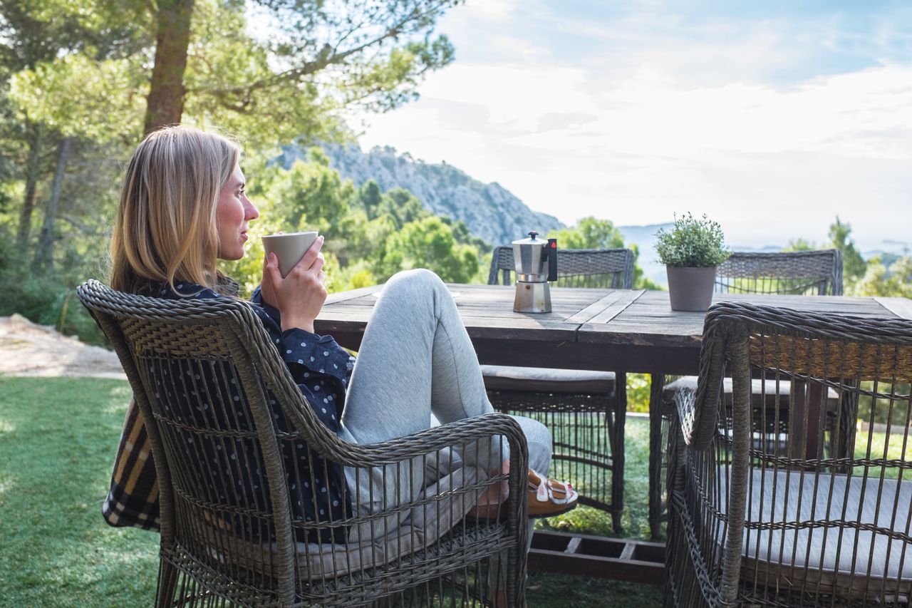 Coraz więcej Polaków pije kawę w ten sposób. Nagraniami dzielą się w sieci