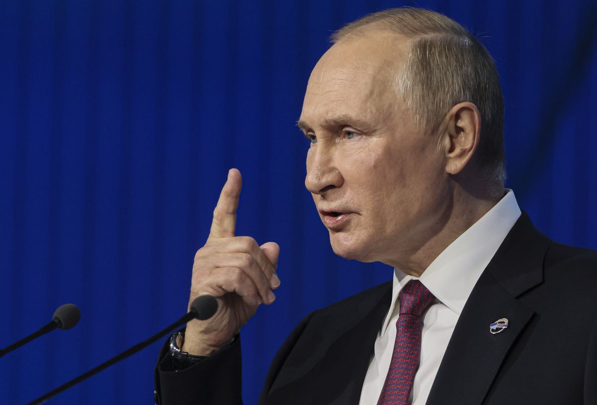 Rosyjski prezydent Władimir Putin oskarżył w czwartek USA i Zachód o „niebezpieczną, krwawą i brudną” grę geopolityczną, która sieje chaos i sprowadza cierpienia na Ukrainę 