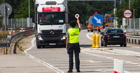 Kontrole na granicy przedłużone. Presja ze wschodu