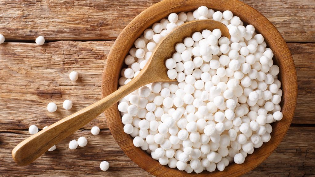 Tapioka występuje w formie małych kulek, mąki lub płatków