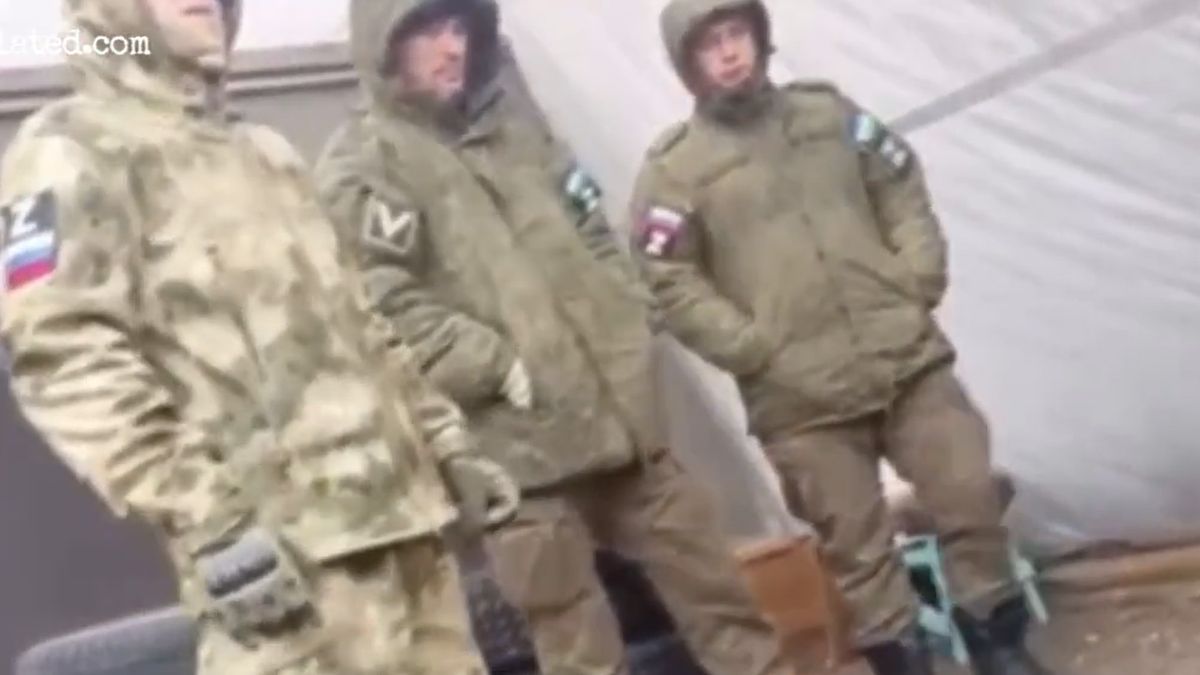 Dowódca poucza rosyjskich żołnierzy