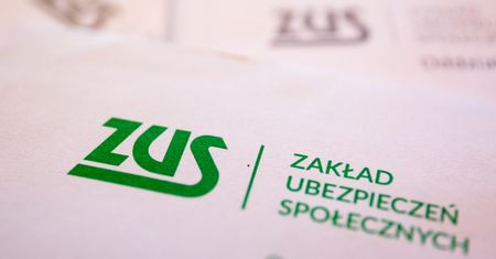 "Masz do odebrania świadczenie". ZUS interweniuje ws. SMS-ów