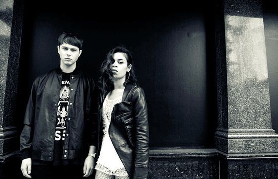 AlunaGeorge pokazali "Supernatural"