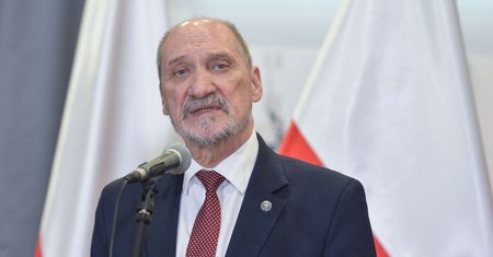 Macierewicz wspomina Kaczyńskich. "Polegli nad Smoleńskiem"