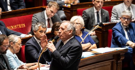 We Francji znów wrze wokół wieku emerytalnego. Chcą wotum nieufności dla rządu