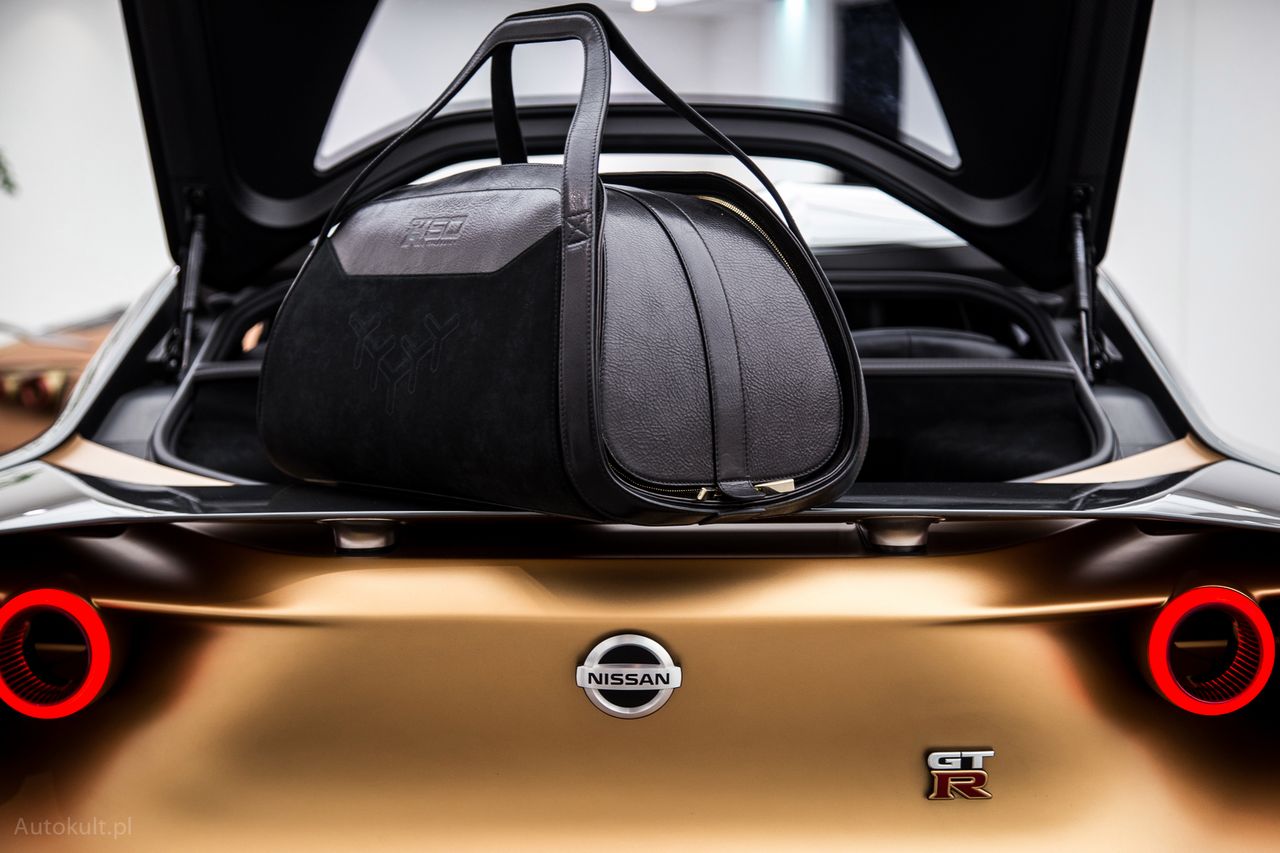 Projektanci wraz z samochodem zaprojektowali już także zestaw dedykowanych toreb, dopasowanych do kształtu bagażnika (fot. Mateusz Żuchowski)