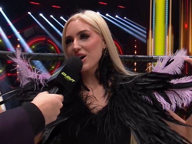 Caroline Derpienski WYGWIZDANA na Clout MMA (WIDEO)