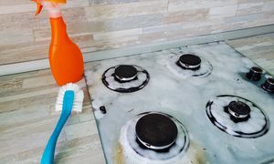 Jak wyczyścić palniki kuchenki gazowej? Domowy sposób bez szorowania