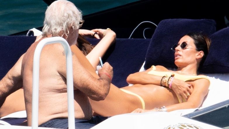 72-letni Flavio Briatore wygrzewa się na jachcie u boku młodszej o 30 lat BYŁEJ żony (ZDJĘCIA)