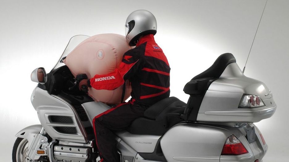 Honda Gold Wing Tour ma poduszkę powietrzną od 15 lat.