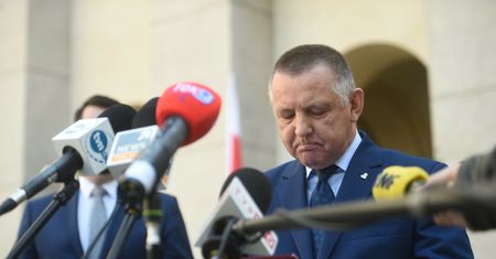 Marian Banaś wydaje oświadczenie po zatrzymaniu syna