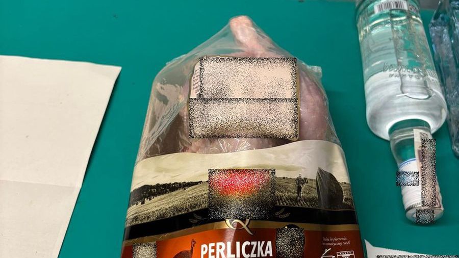 Policjanci zatrzymali mężczyznę podejrzanego o serię oszustw.