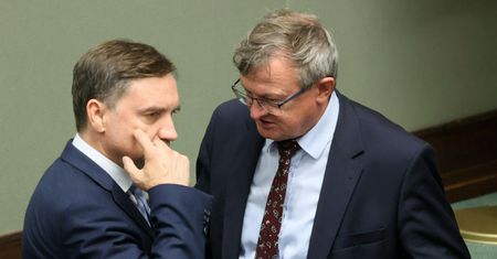 Cymański zmieni partię? Rzecznik ziobrystów komentuje