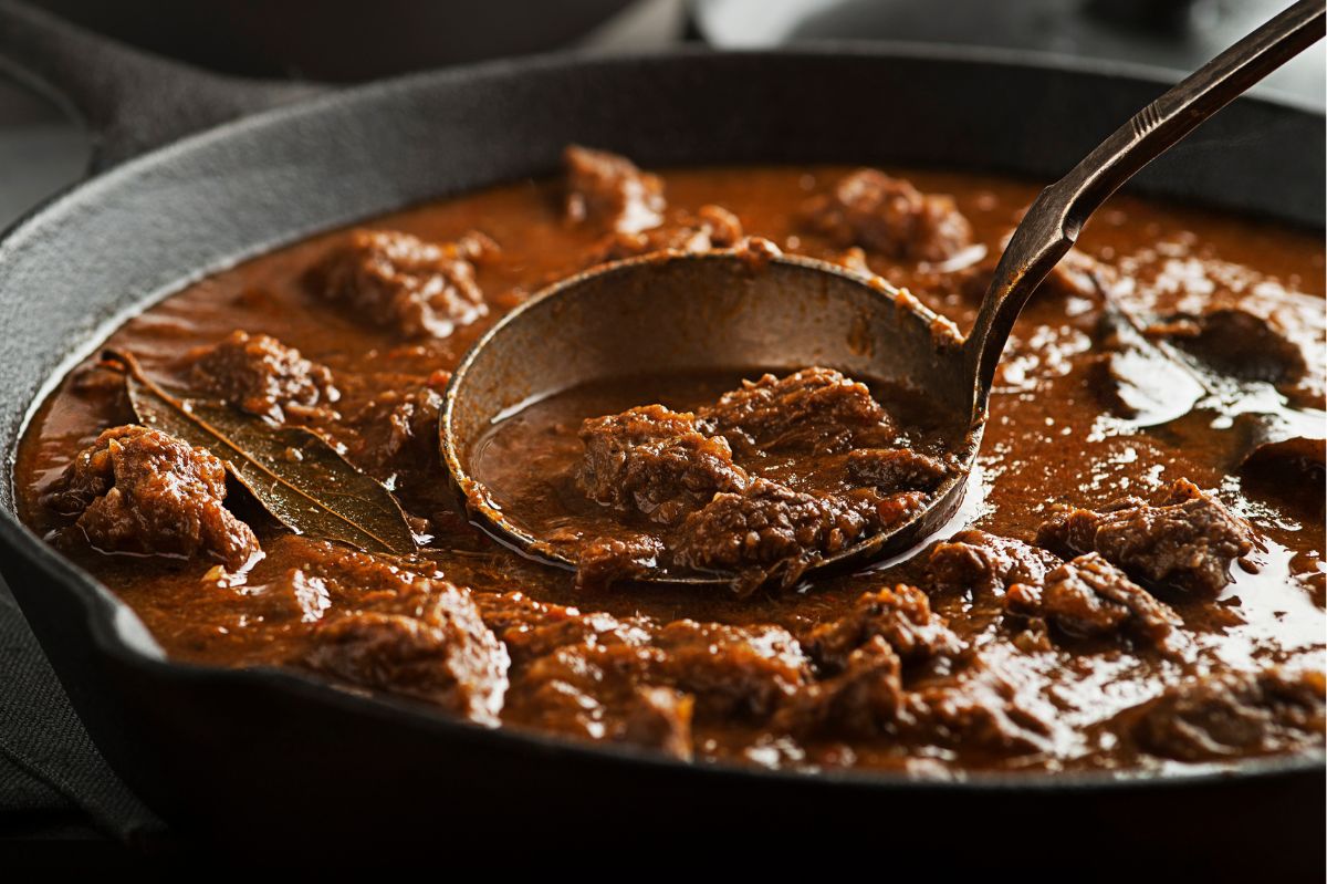 To najlepsze mięso do gulaszu. A my rzadko je dodajemy, bo boimy się, że będzie twarde, a sposób jest prosty