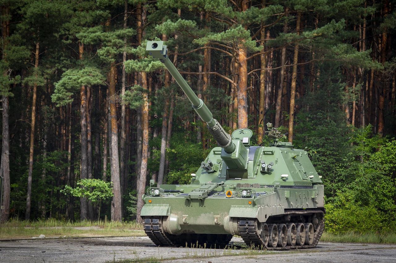 Długie ręce "boga wojny". Artyleria lufowa o zasięgu 150 km