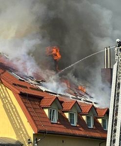 Gigantyczny pożar hotelu w Nałęczowie. Ponad 20 zastępów walczyło z ogniem