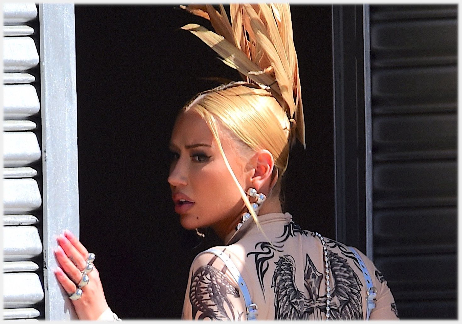 Iggy Azalea zajmuje się synkiem na planie nowego teledysku