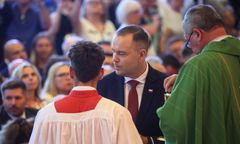 Incydent na mszy z udziałem Nawrockiego w USA. "Fałszywy ksiądz"