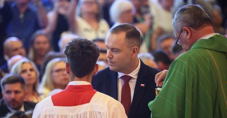 Incydent na mszy z udziałem Nawrockiego w USA. "Fałszywy ksiądz"