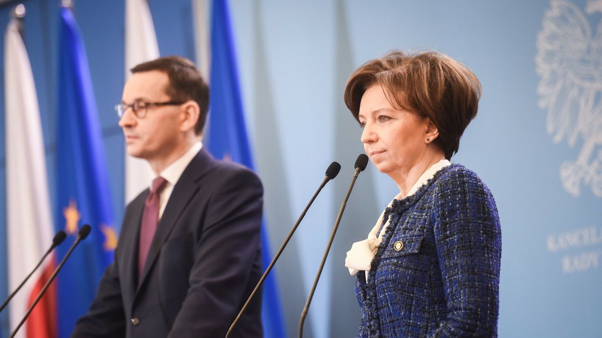 Premier Mateusz Morawiecki oraz minister rodziny Marlena Malag. 