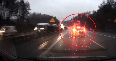 Wjechał przed maskę i zahamował. Nagranie budzi gorące emocje