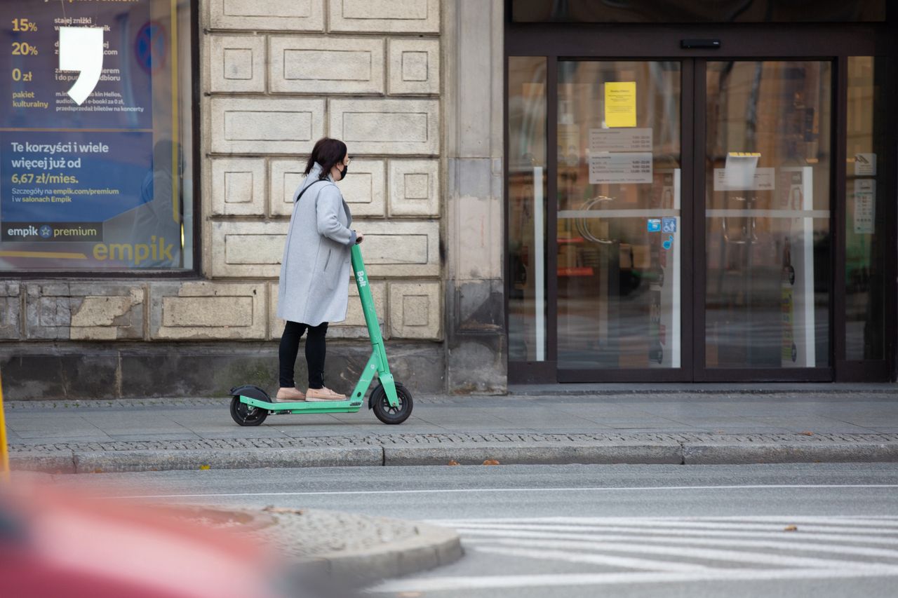 Prawo. Hulajnogi elektryczne z limitem wieku. Dzieci tylko pod nadzorem rodziców
