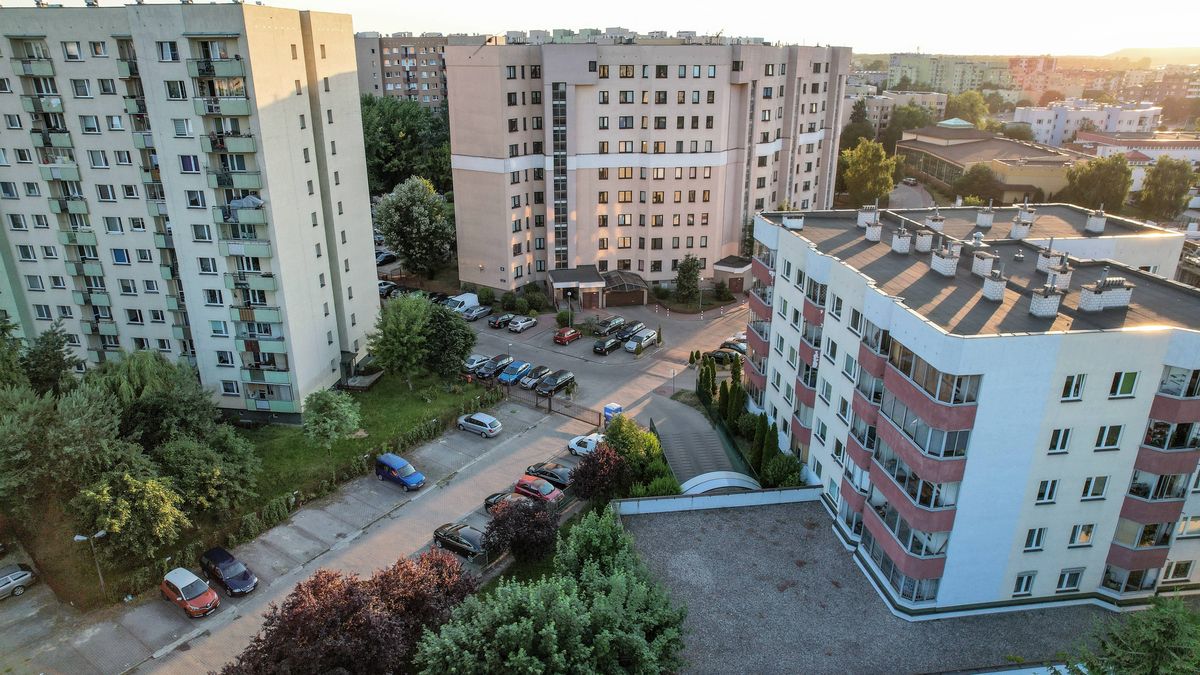 osiedle
Warszawa 20.06.2021. Osiedle mieszkaniowe na warszawskim Bemowie, 20 bm. (olm) PAP/Rafa� Guz
Rafa� Guz
Bemowie, Bemowo, blok, bloki, blokowisko, miasto, miejski, miejskie, mieszkania, mieszkaniowe, osiedle, warszawskie, warszawskim