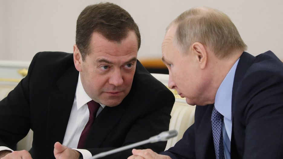 Były prezydent Rosji Dmitrij Miedwiediew i Władimir Putin