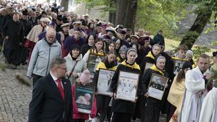 Rzeszów: Różaniec na ulicach miasta. Liczni wierni wspólnie modlili się w centrum
