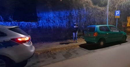 Skandal pod przedszkolem w Wągrowcu. Matka przyjechała tak po dziecko