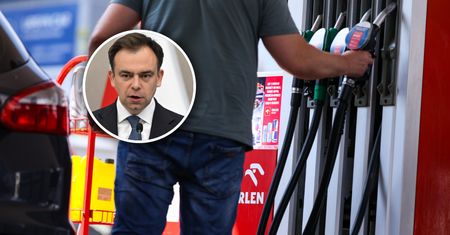 Paliwo po 10 zł za litr? Domański mówi o pomyśle "osłon dla kierowców"