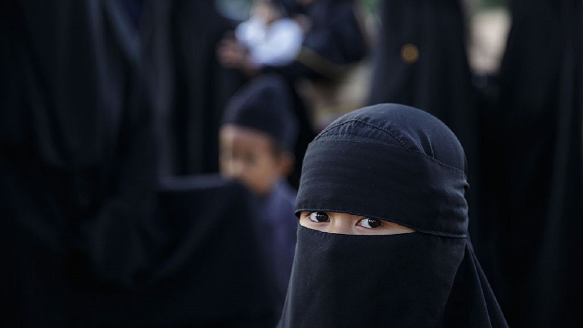 W Niemczech wprowadzono zakaz noszenia burek i nikabów w szkołach.