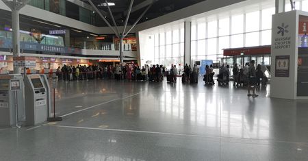 "Zażartował" na lotnisku. Zapłacił mandat i nie wszedł na pokład