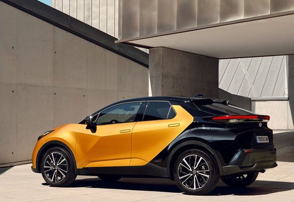 Zastosowanie nowej Toyoty C-HR w różnych warunkach i na różnych nawierzchniach