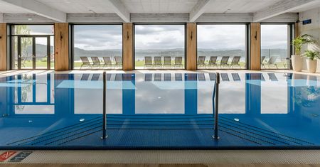 Resort nad brzegiem jeziora i w otoczeniu majestatycznych Beskidów. To prawdziwa perełka!