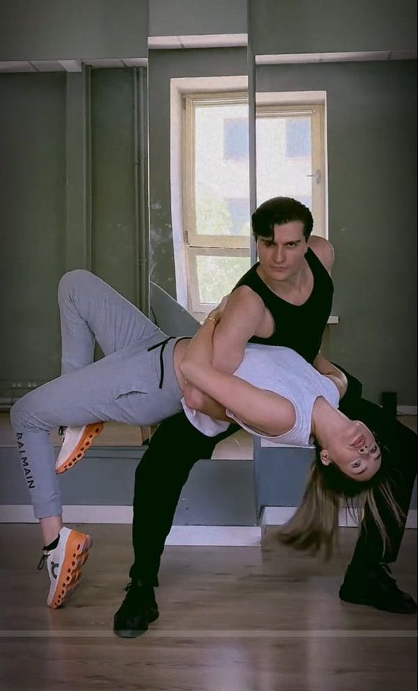 Caroline Derpienski wywija z Michałem Kassinem