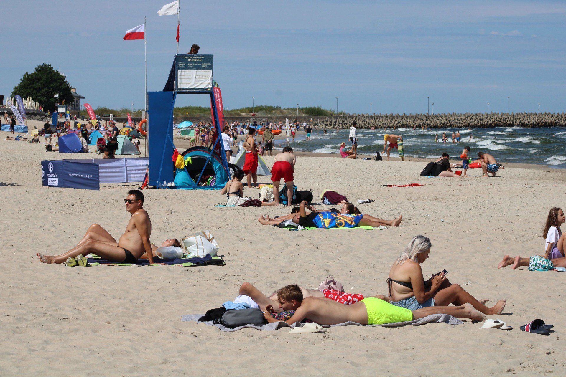 KOŁOBRZEG PLAŻA, PIĘKNA POGODA