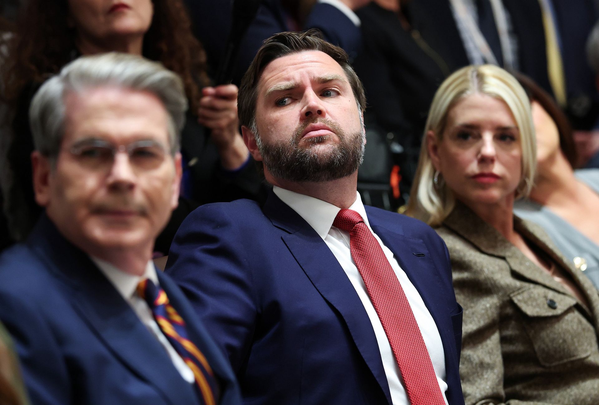 Trump "ma więcej kart". Wiceprezydent USA apeluje do Chin o rozsądek