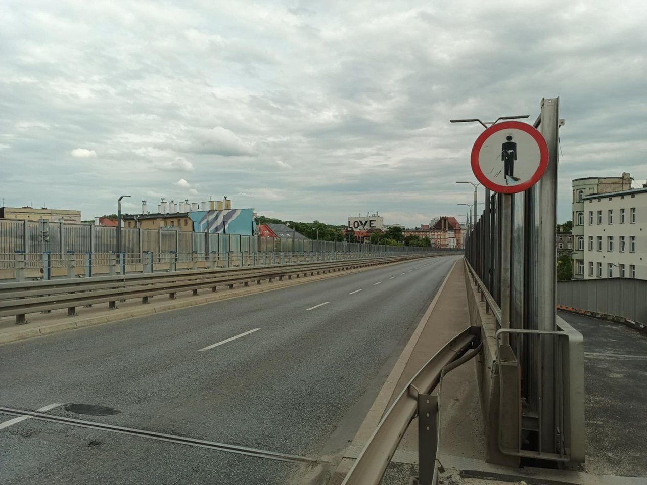 Jutro 9 sierpnia zostanie zmieniona organizacja komunikacji miejskiej w rejonie zamkniętej estakady w centrum Chorzowa