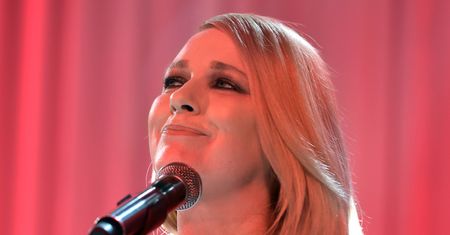 Katarzyna Nosowska celebruje 26. urodziny syna, publikując w sieci jego zdjęcie. Podobny do znanej mamy? (FOTO)