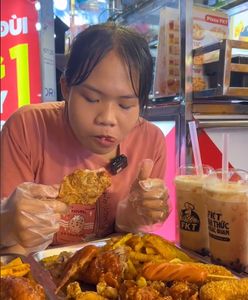 Zjadła dwie tace smażonego kurczaka. Wygrała, a Wietnamczyk się załamał