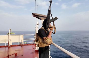 Atak pociskiem u wybrzeży Jemenu. Zatonął indyjski statek