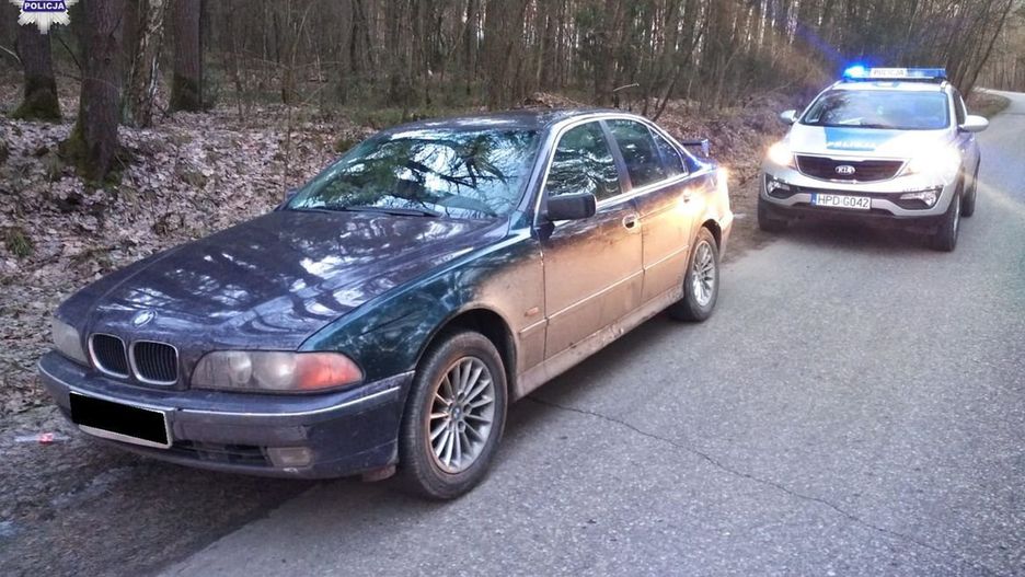 Olszewnica. Kierowca BMW jechał i pił piwo. "Miał blisko do domu"