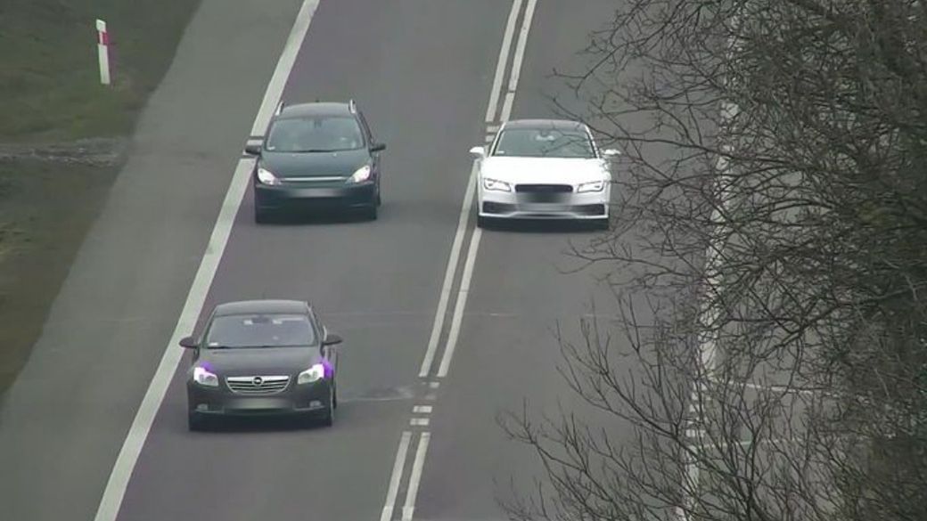 Wyprzedzanie na linii ciągłej 