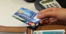 Miliardy w plastiku. Karty płatnicze w Polsce są od 50 lat