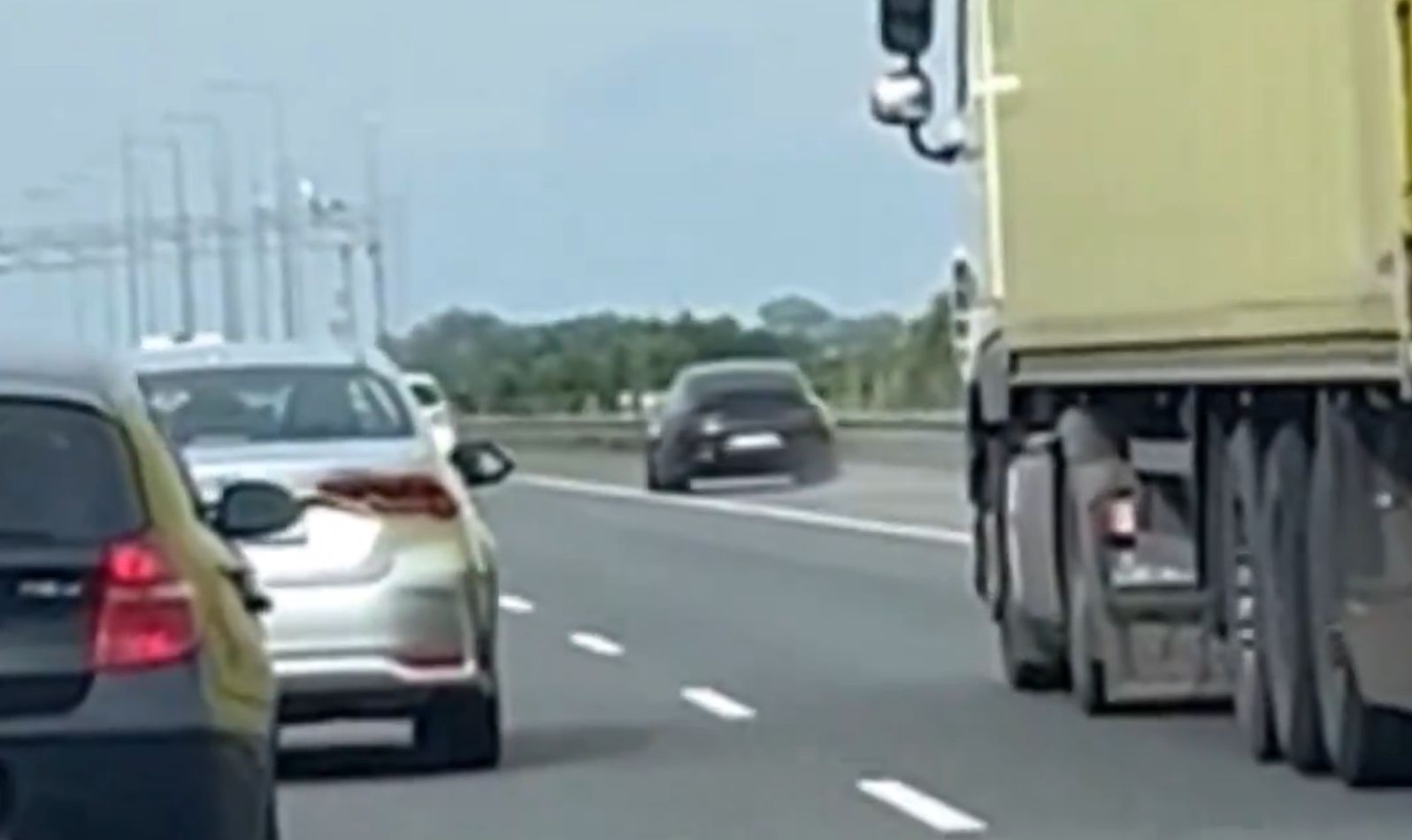 Na nagraniu widać auto celebrytki.