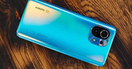 Jeśli działa tak jak wygląda, to będzie dobrze - obczajamy Xiaomi Mi 11